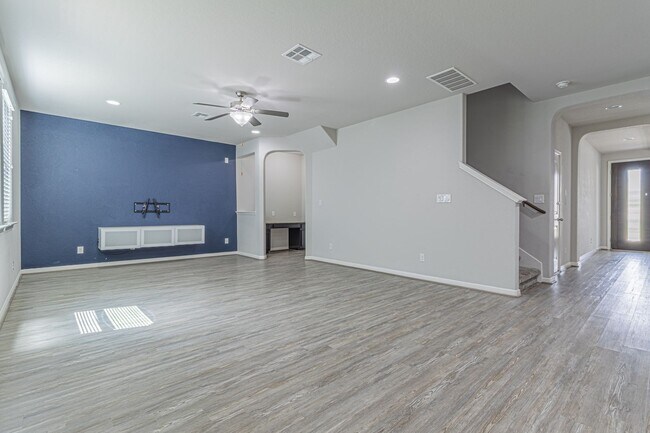 Building Photo - GORGEOUS 4BR 2.5 BATH WITH LOTS OF NEIGHBORHOOD AMENITIES! Available August 7th!