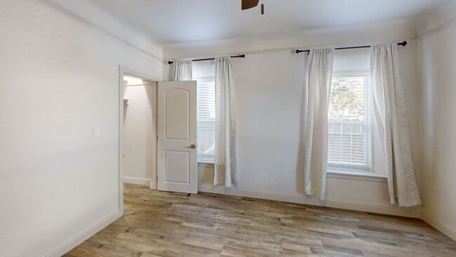 Building Photo - Carruth Ave &amp; Home Ave