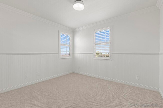 Building Photo - 6338 Huntington Dr