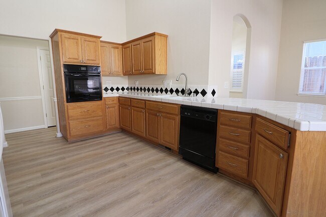Building Photo - 8701 White Fir St