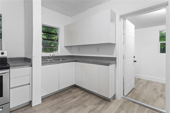 Primary Photo - 27 NE 60th Terrace