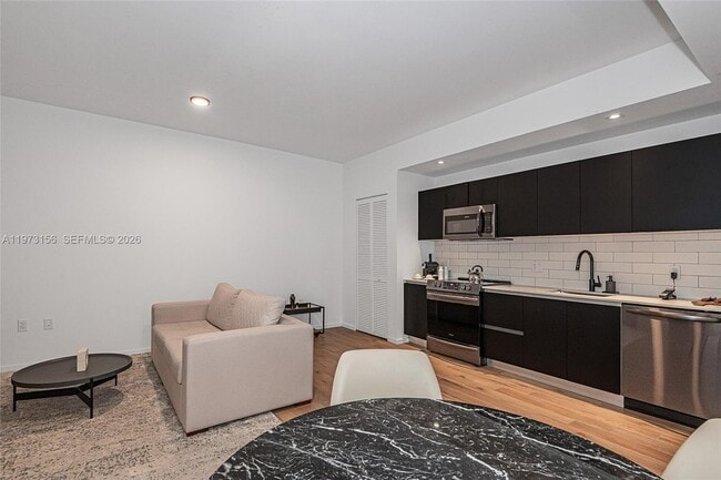 Building Photo - 398 NE 5th St