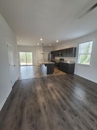 Building Photo - 3 Bed/ 2 full + 2 1/2 baths Boiling Spring...