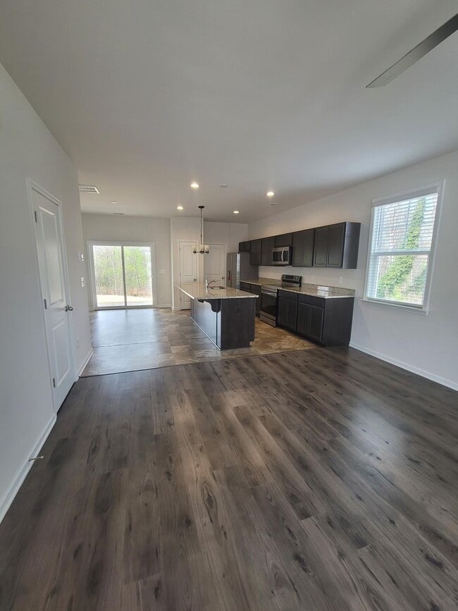 Primary Photo - 3 Bed/ 2 full + 2 1/2 baths Boiling Spring...