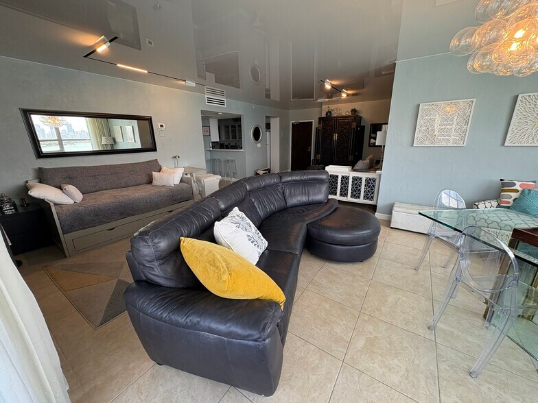 Extra Sleeping pulout couches and recliner - 1500 Bay Rd