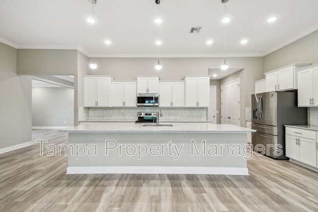 Building Photo - 10324 Crestview Heights Ave