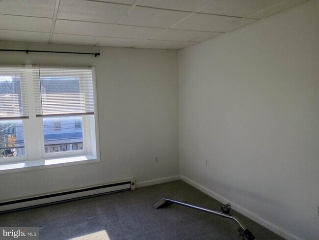 Building Photo - 543 Bridge St