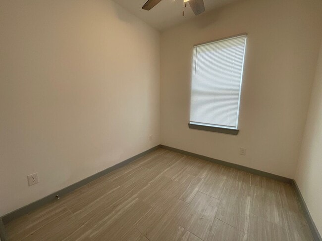 Building Photo - 5226 Ridgevan St