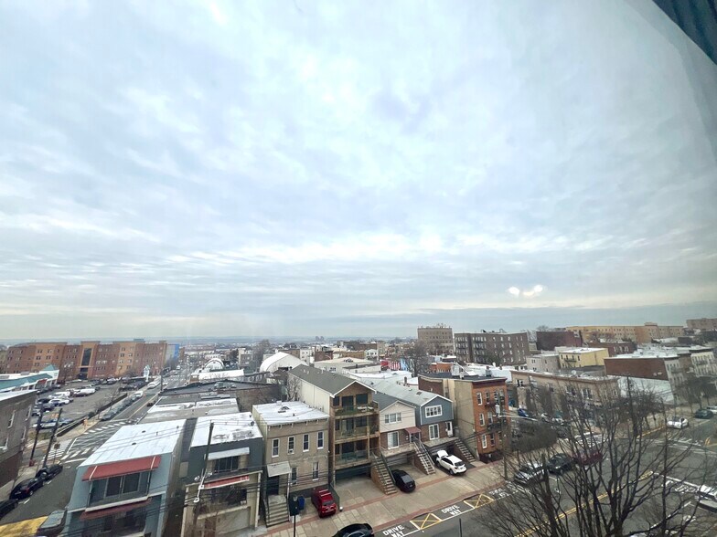 Building Photo - 500 Central Ave