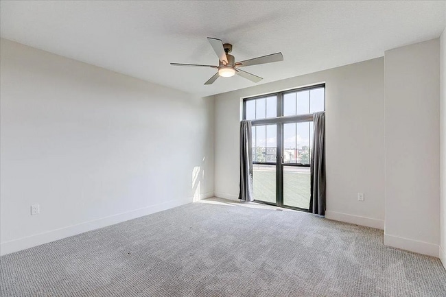 Building Photo - Charming 3-Bed Townhome in Prairie Trail