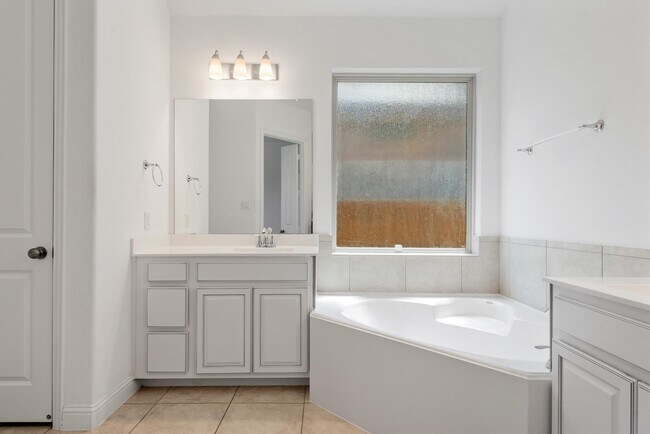 Building Photo - 28215 Whitmore Bend Dr