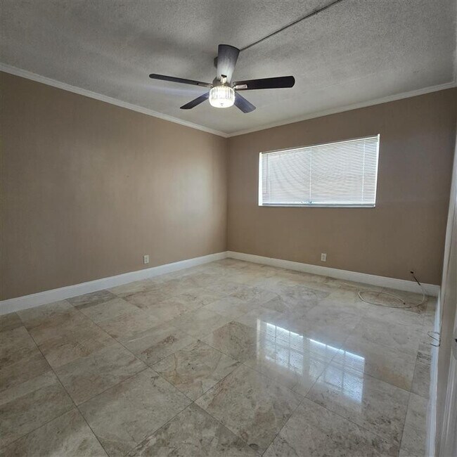 Building Photo - 2301 NE 14th Street Causeway