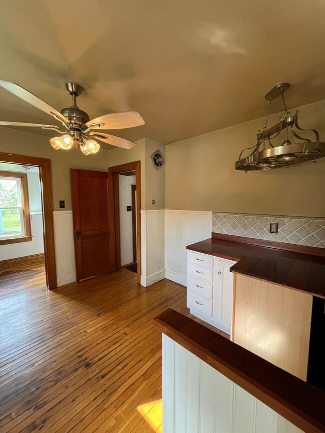 Building Photo - 3BR Home with Large Yard & Extra Storage