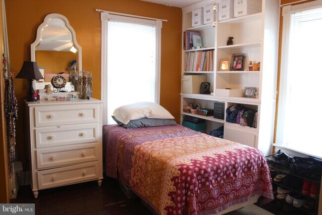 Building Photo - 217 Villanova Rd