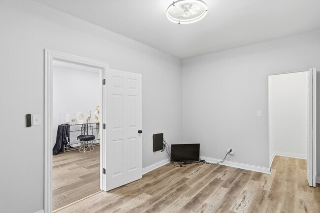 Building Photo - 7823 S May St