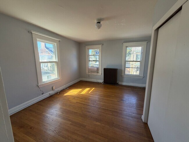 Building Photo - 23 Randall St