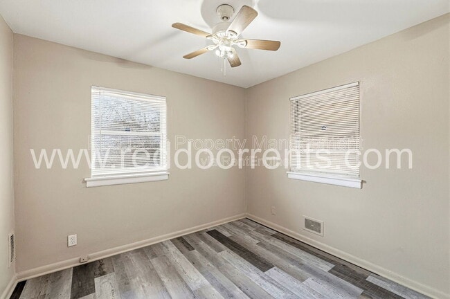 Building Photo - 3729 Kinnear Ave