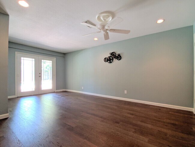 Building Photo - 139 Haversham Dr