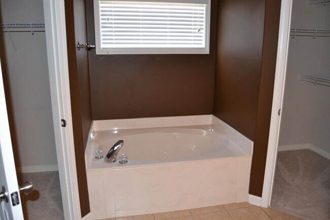 Building Photo - 12242 Stately Oaks Cove