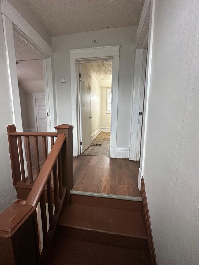 Building Photo - 3 bedroom 1 bath