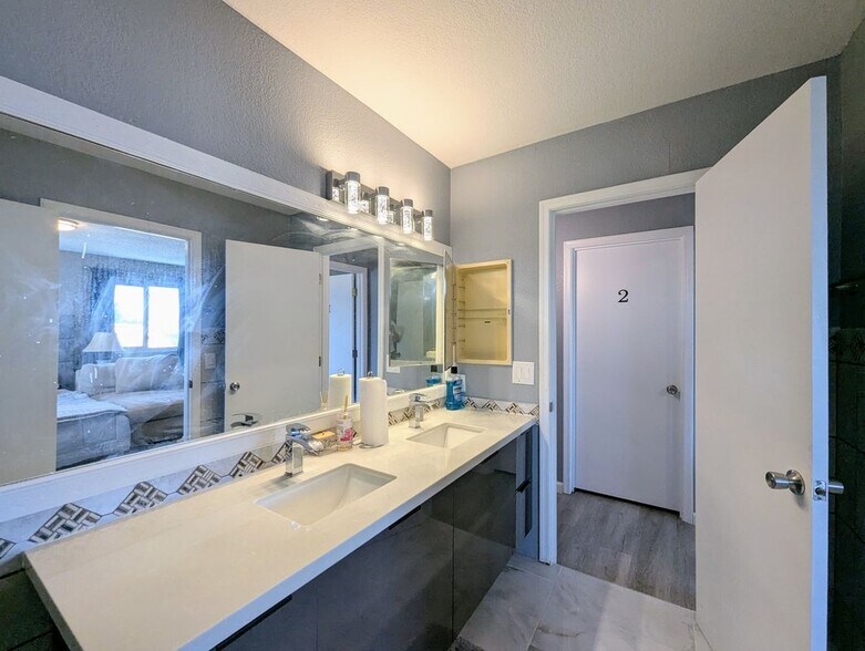 Building Photo - 8914 W Encanto Blvd