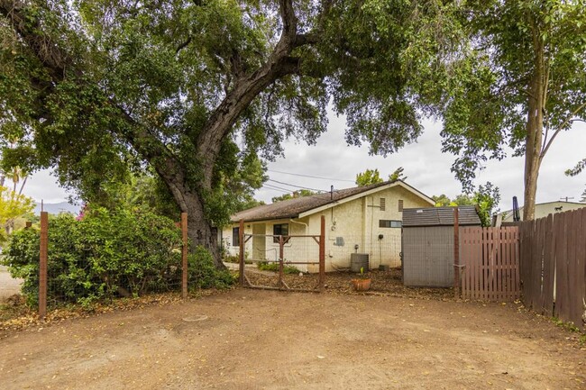 Building Photo - 325 El Conejo Dr