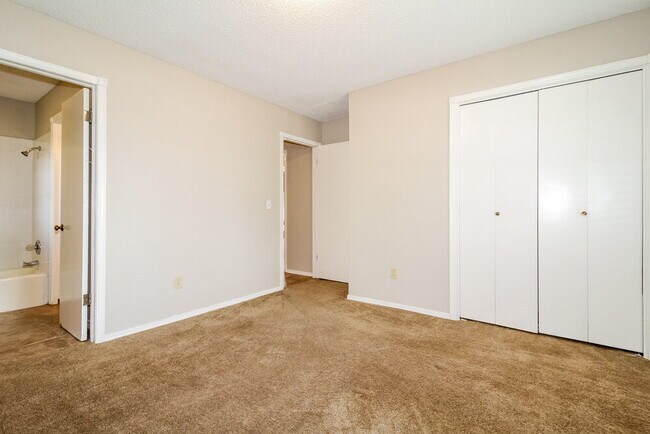Building Photo - 10141 Alicia Dr