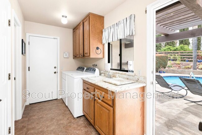 Building Photo - 1028 Capra Way
