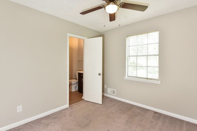 Building Photo - 4284 Dogwood Farms Dr