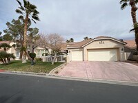 Building Photo - Beautiful 3 bedroom home with pool located in Castle Gate Community