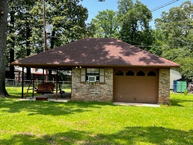 Building Photo - 9103 Dogwood Trail