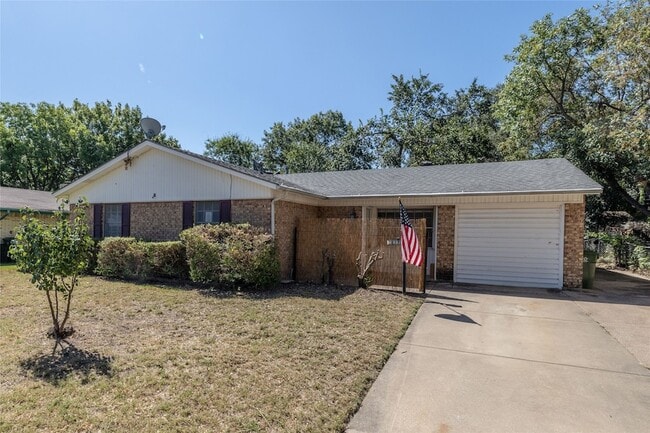 Primary Photo - 817 Edgehill Dr