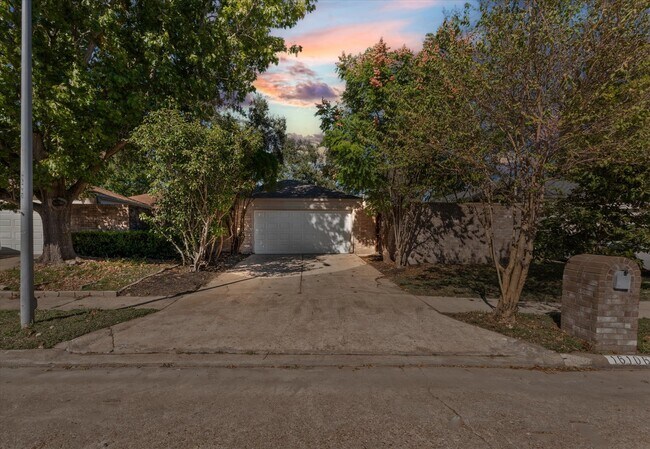 Building Photo - 16106 New Field Dr