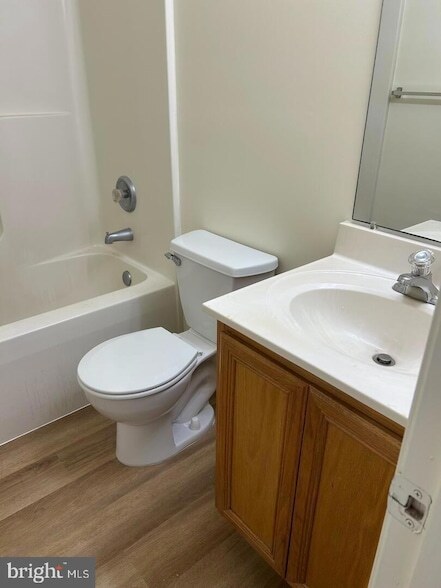 Building Photo - 601 Meadowbrook Dr