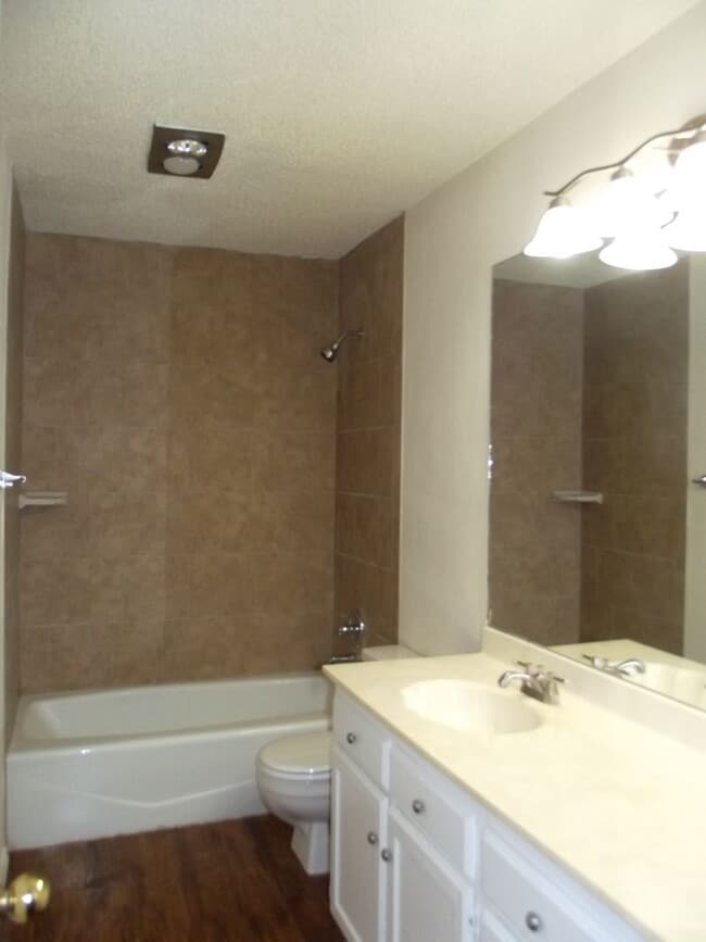 Building Photo - 2/2/2 Townhouse in Southwest Lubbock