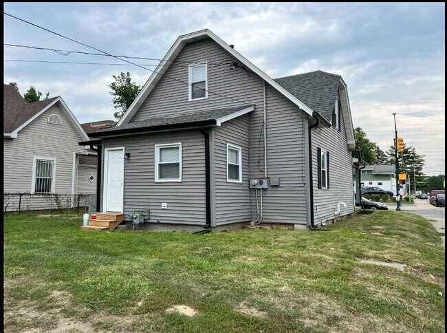 Building Photo - 304 N Linwood Ave