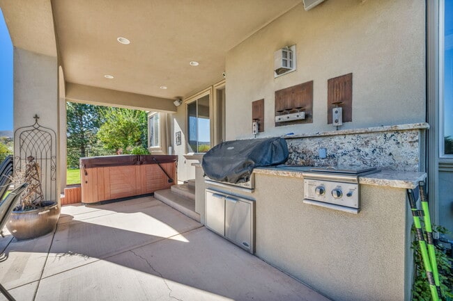 Building Photo - 1520 Taos Ln