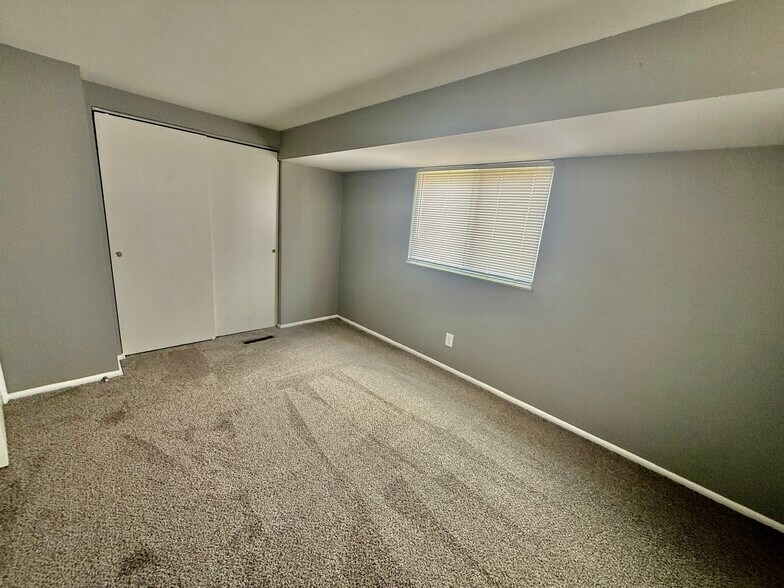 Building Photo - 4944 Fairway Ct