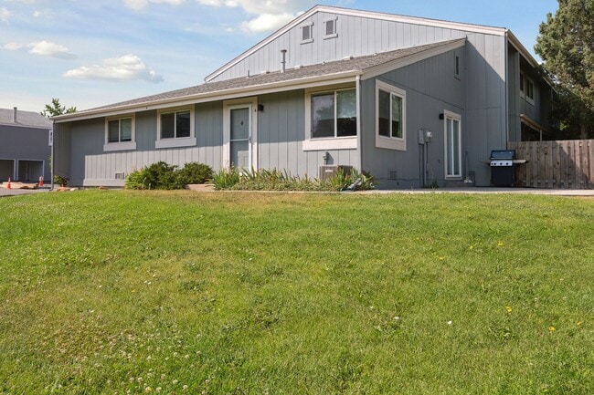 Building Photo - Fall 2026 Pre-Leasing!! Beautifully Renovated 3bed / 2bath in PRIME Boulder location with POOL !!!