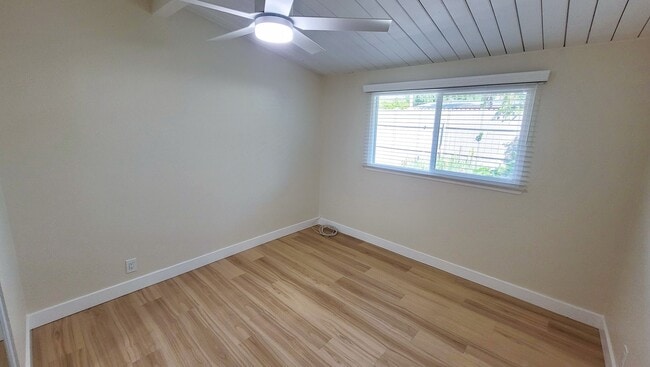 Building Photo - p12216