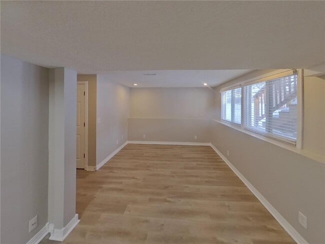 Building Photo - 1442 Laurel Ave