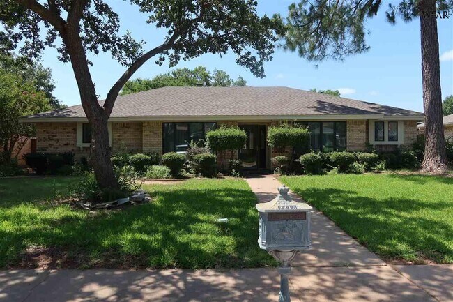 Primary Photo - 2415 Bryan Glen St