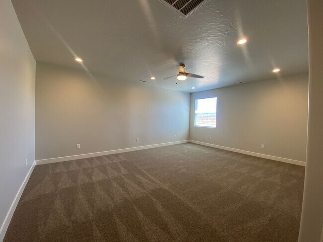 Building Photo - 3 BEDROOM SAND HOLLOW TOWNHOME FOR RENT!
