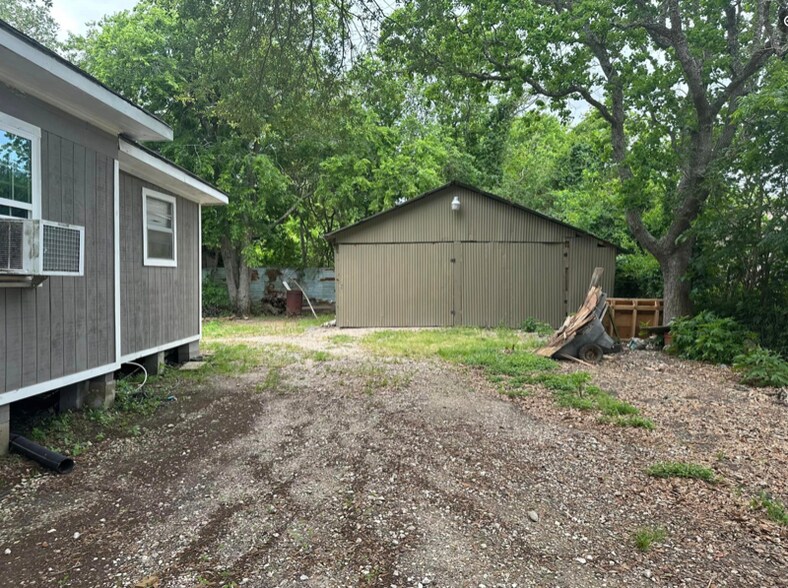 Building Photo - 306 Sutton St