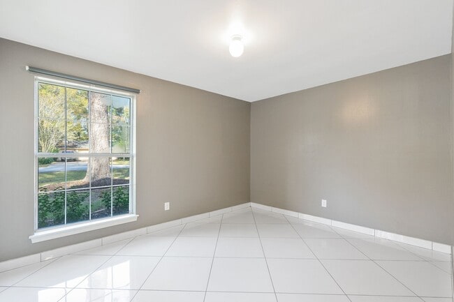 Building Photo - 3307 Roaming Woods Ln