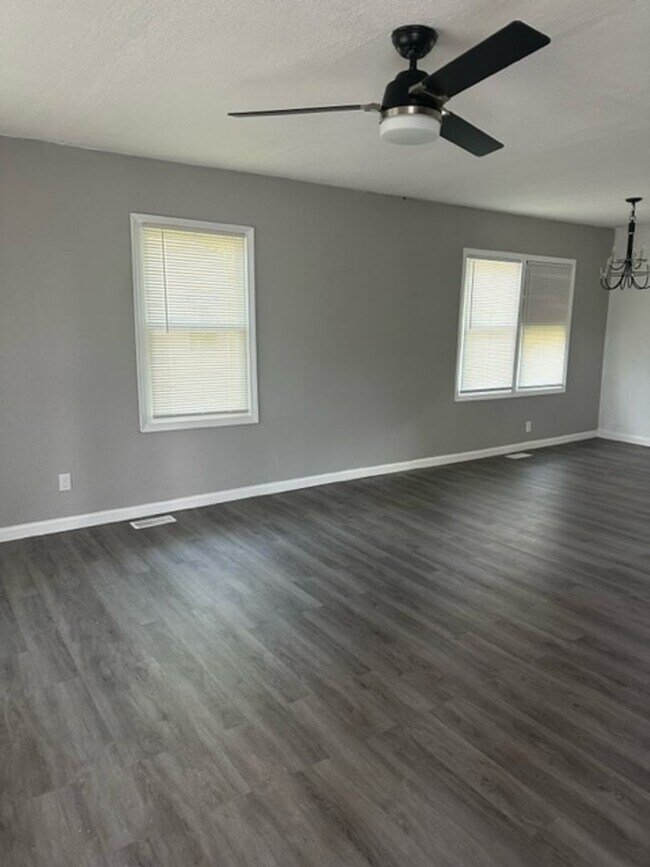 Building Photo - 505 Marcella Dr