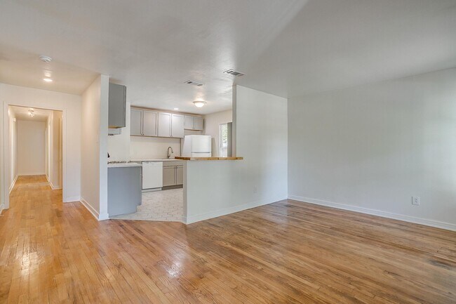 Building Photo - 3647 Washburn Ave