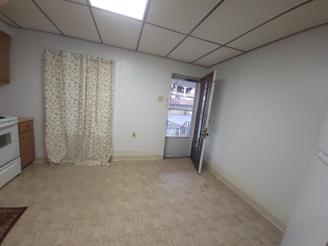 Building Photo - 1121 Monroe Ave