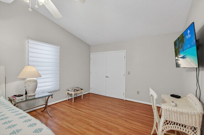 Building Photo - 2925 Riviera Dr