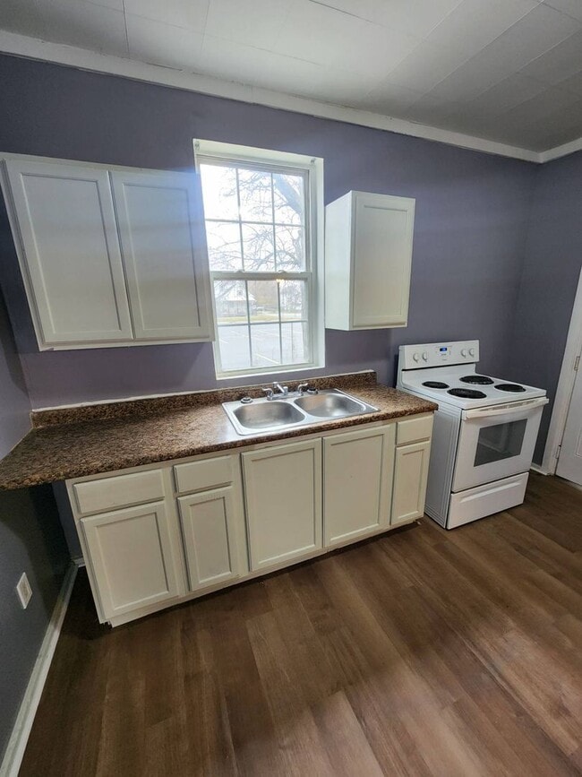 Building Photo - 521 W 14th St